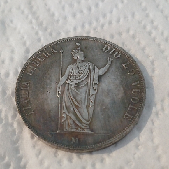Other - - Vintage Silver Coin with Statue Design